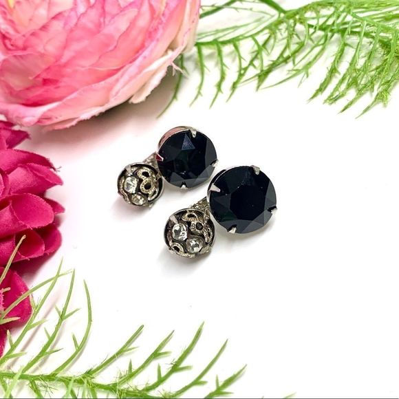VINTAGE⚜️VOGUE Black Faceted Crystal Clip Earrings - Picture 6 of 10